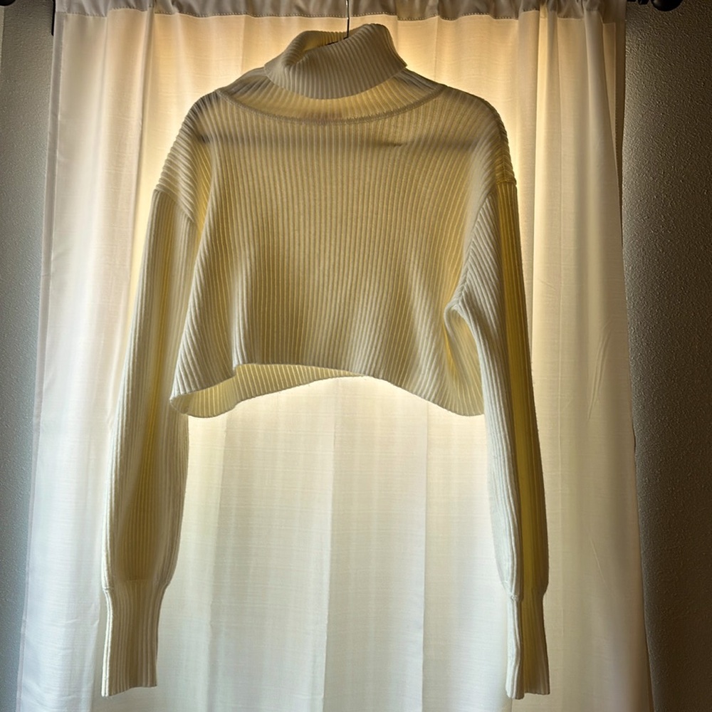 Bailey Rose Size Small Cropped Sweater
